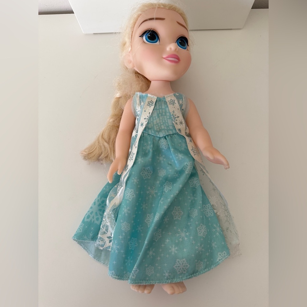 Frozen Elsa Doll with Blue Dress - Picture 2 of 3